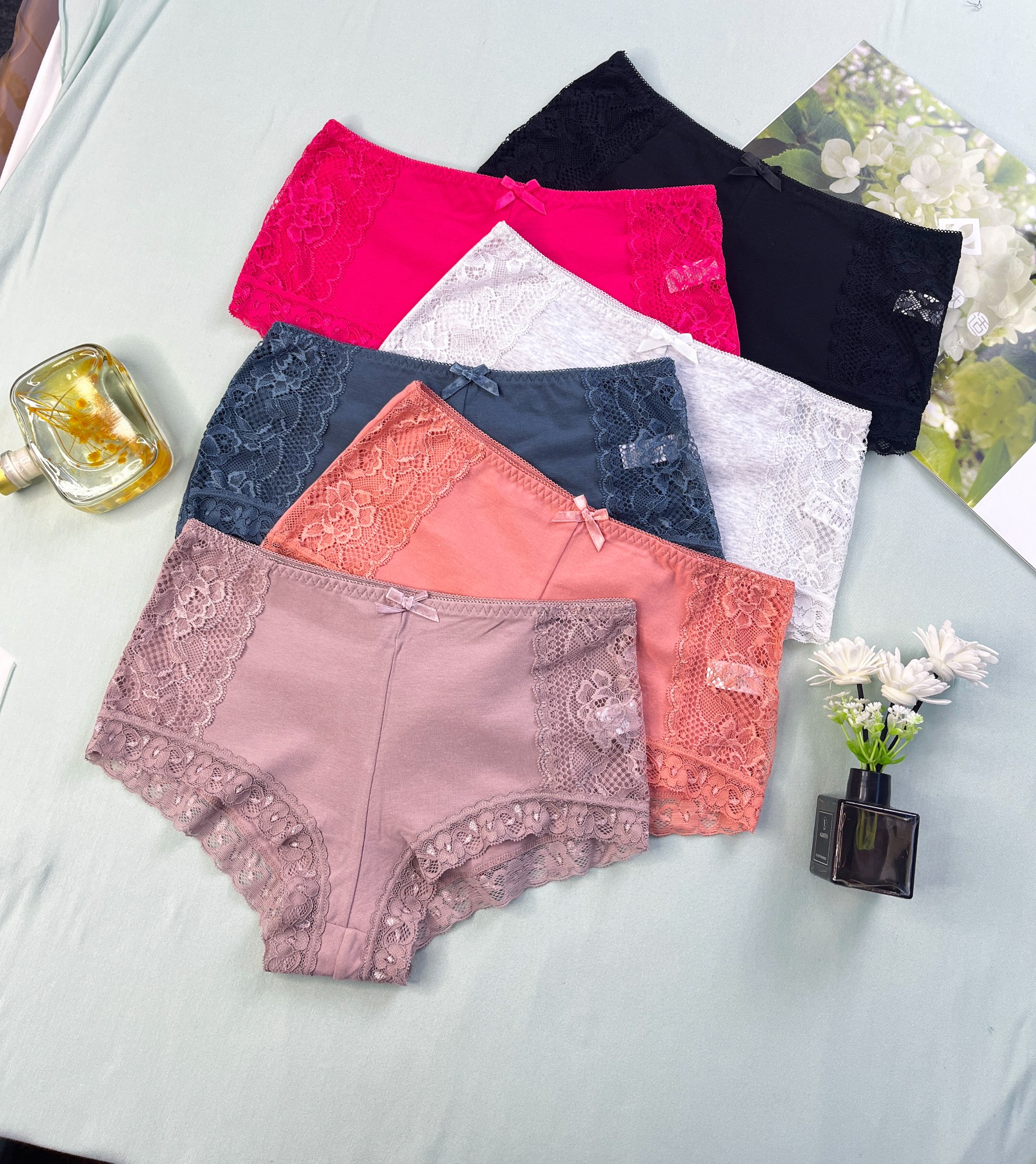 Lace women's flat cornered underwear